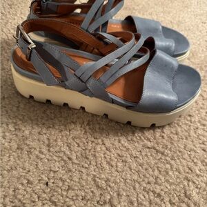 Stylish Women's Blue Platform sandal size 39/8-8.5